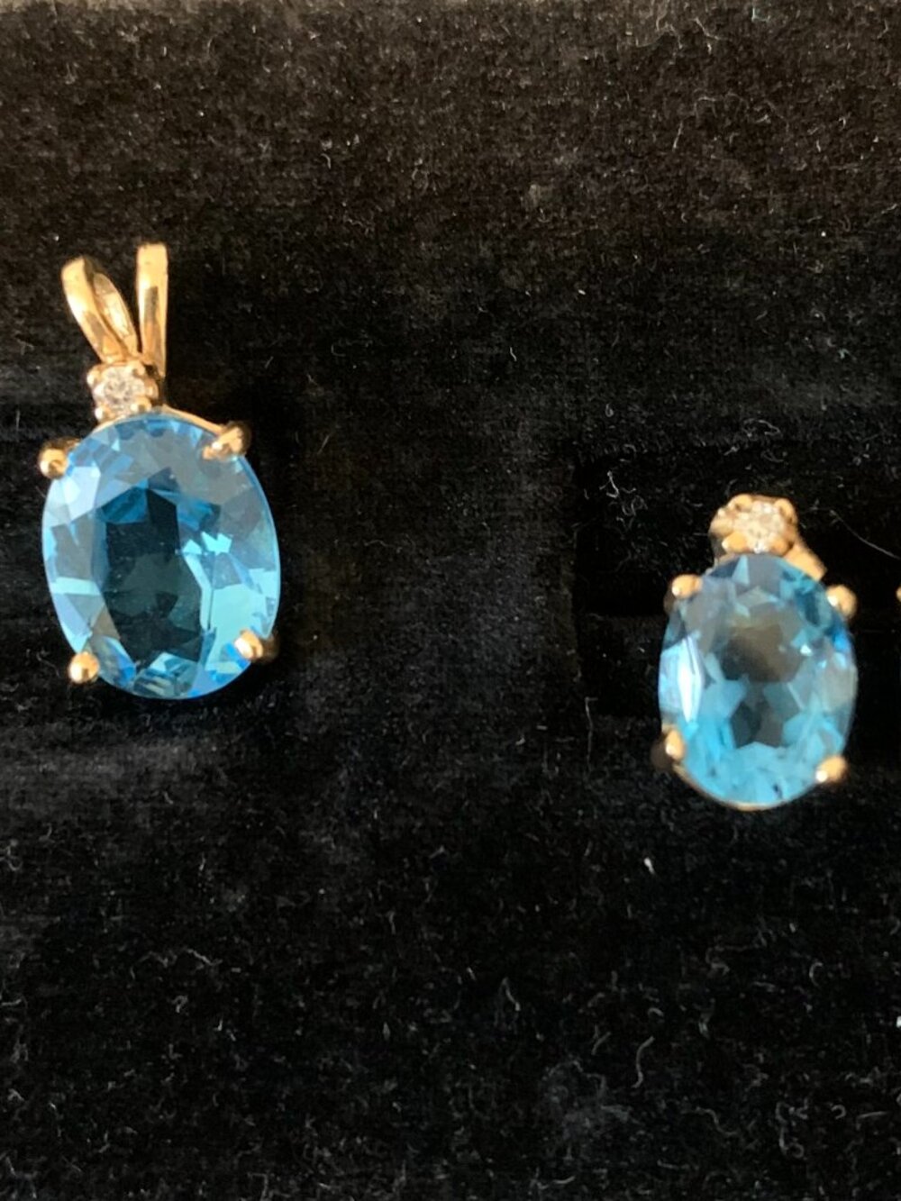 14K Gold Blue Topaz and Diamond Earring and Pendant Set